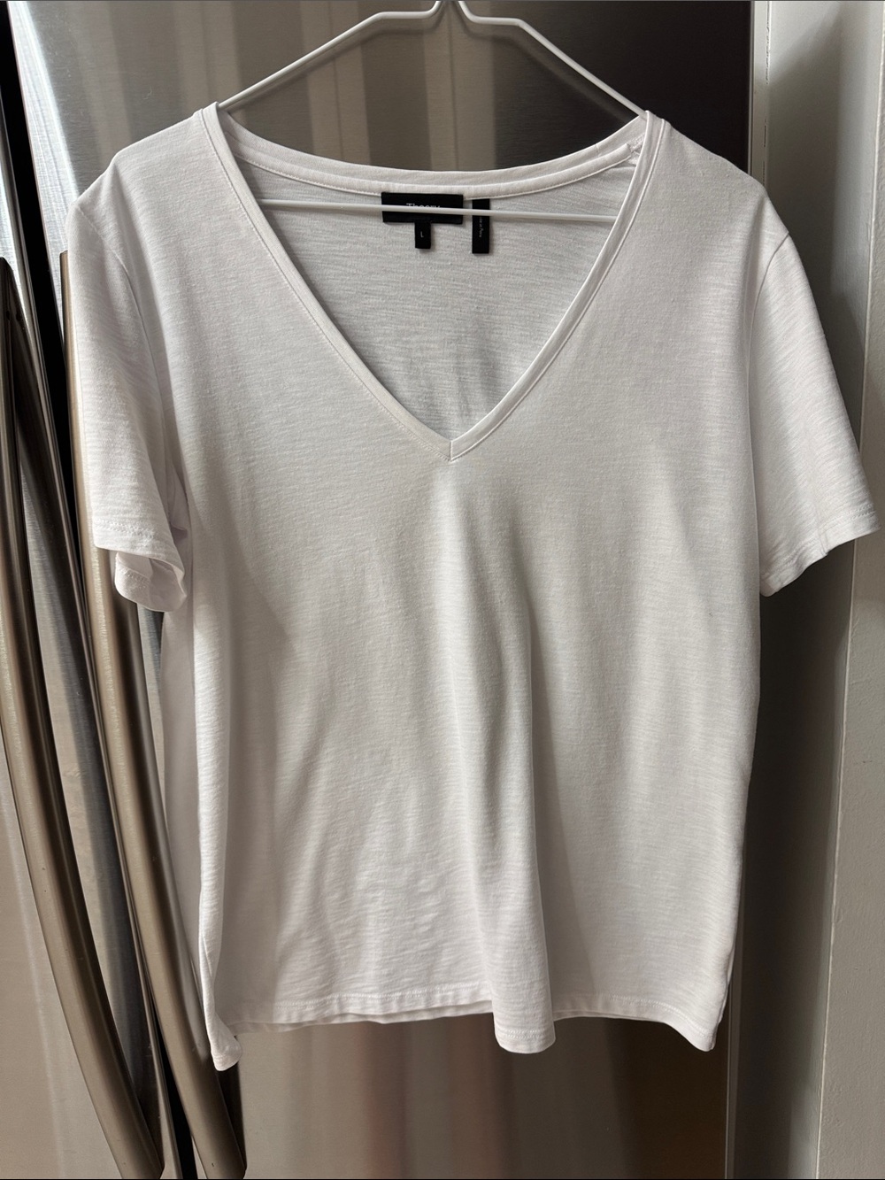 Theory Women's Classic White V-Neck Tee